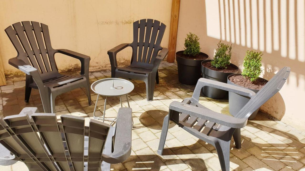 Le Patio Belle Maison En Plein Centre Ville, Avec Grande Terrasse Au Calme Бастонь Екстер'єр фото